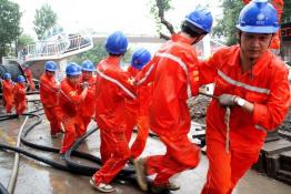 戰(zhàn)高溫、斗酷暑”服務(wù)政府重點(diǎn)民生工程建設(shè)