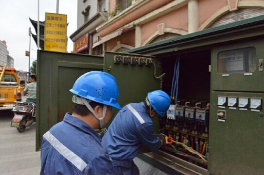 昭通供電局“抗戰(zhàn)勝利70周年紀(jì)念活動(dòng)”與抗洪保電工作兩不誤 