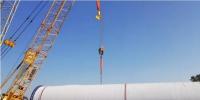 深能高郵東部100MW風(fēng)電項(xiàng)目第一臺(tái)風(fēng)機(jī)成功吊裝