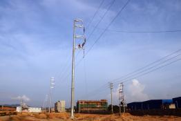 夕陽(yáng)下最美浦北電力工人