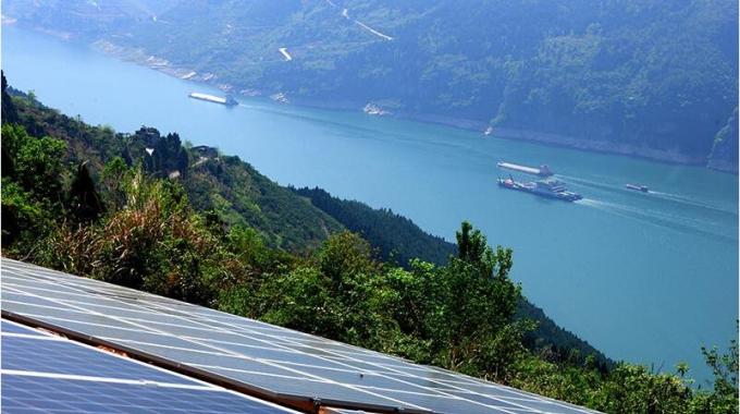 “國網(wǎng)陽光扶貧行動”巴東首批40個村級光伏發(fā)電站建成投運