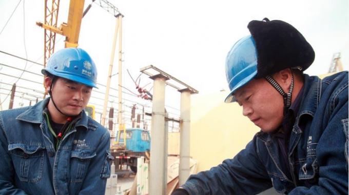 國(guó)網(wǎng)濟(jì)源供電公司改造設(shè)備，精益運(yùn)維