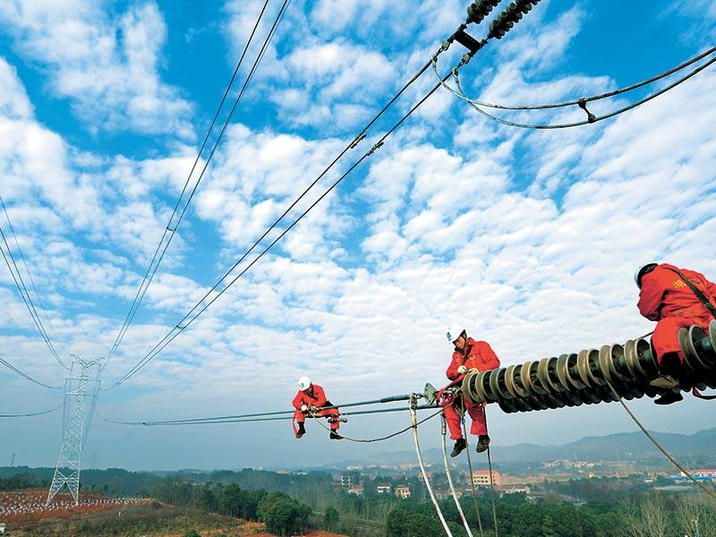 220千伏廟山二輸電線(xiàn)路最后10千米組塔架線(xiàn)