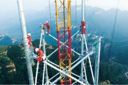 榆橫—濰坊1000千伏特高壓交流輸電線(xiàn)路工程13標(biāo)段7S005號(hào)鐵塔組立完成