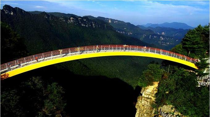 湖北神農架：農網(wǎng)改造進林區(qū) 電亮深山致富路