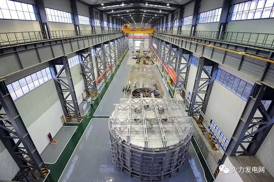 世界首臺(tái)百萬千瓦水電機(jī)組轉(zhuǎn)輪在東方電機(jī)白鶴灘轉(zhuǎn)輪加工廠開焊