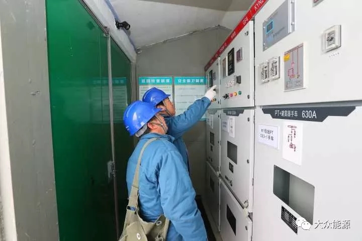 漲知識！高速公路上汽車怎么邊跑邊？