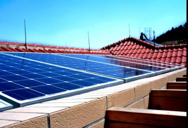 政府支持、專家肯定、品牌給力！2018分布式光伏市場繼續(xù)火爆！