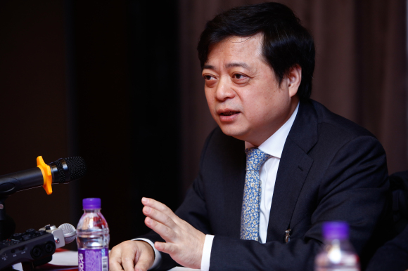 南存輝:完善相關(guān)政策促新能源發(fā)展 重視儲(chǔ)能產(chǎn)業(yè)