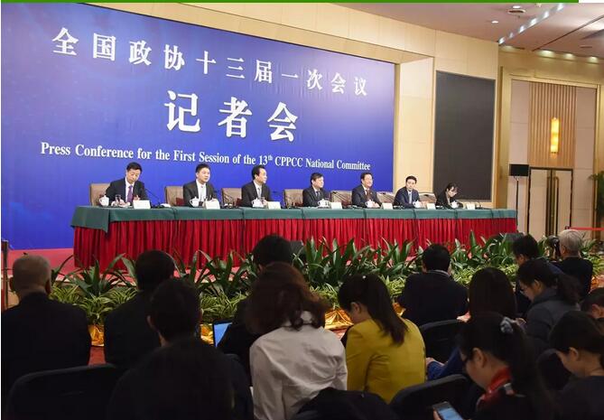 環(huán)保部副部長黃潤秋答記者問實錄：打贏藍天保衛(wèi)戰(zhàn) 嚴守生態(tài)紅線