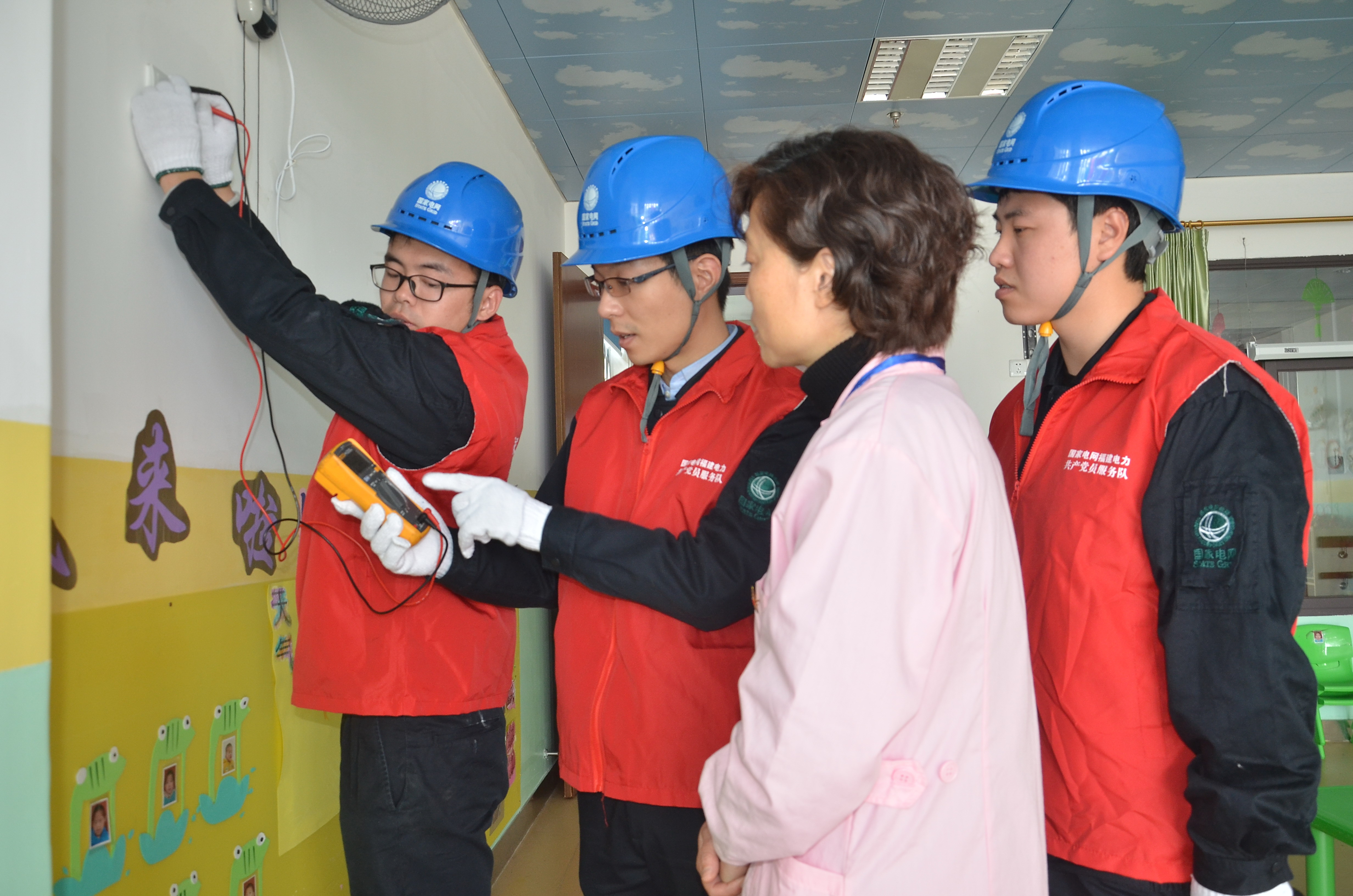 福州供電弘揚(yáng)雷鋒精神開展志愿服務(wù)