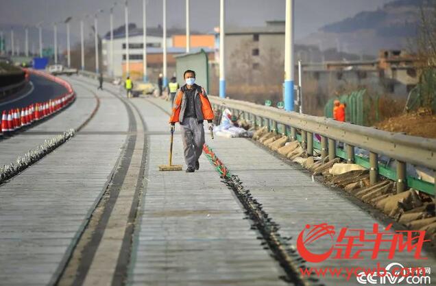 可移動(dòng)充電可無人駕駛 “超級(jí)公路”離我們有多遠(yuǎn)？