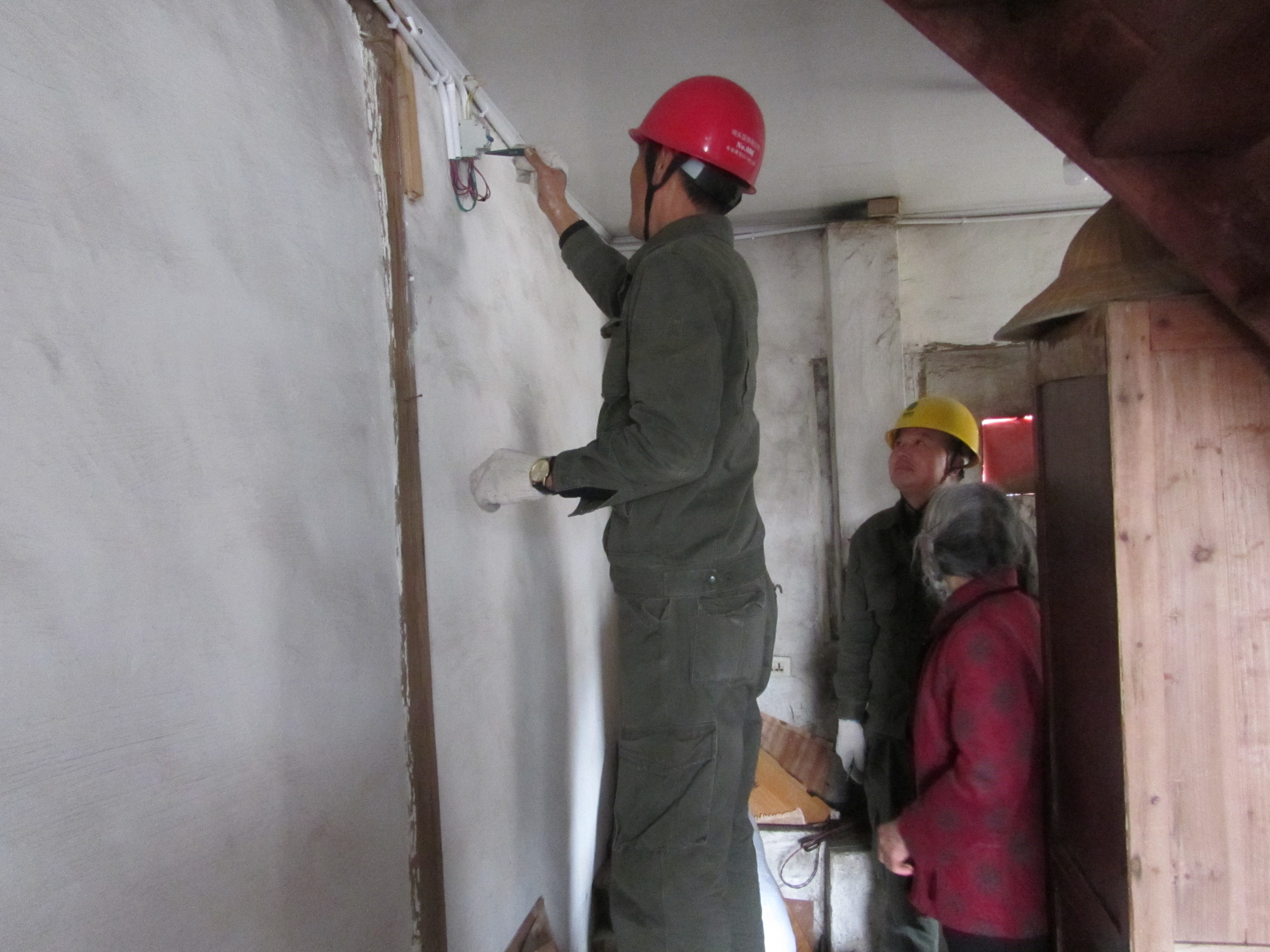 黨員服務(wù)隊(duì)丨洞頭區(qū)供電確保返鄉(xiāng)人員用電