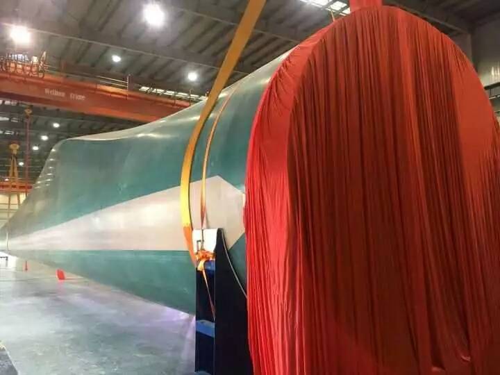 擁有自主知識(shí)產(chǎn)權(quán) 兼容兩種風(fēng)機(jī) 國(guó)內(nèi)最長(zhǎng)風(fēng)電葉片在如東下線