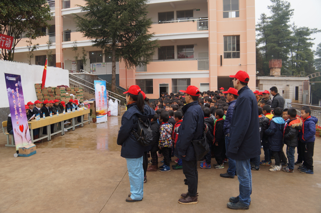  曲靖供電局開展愛心暖冬行動