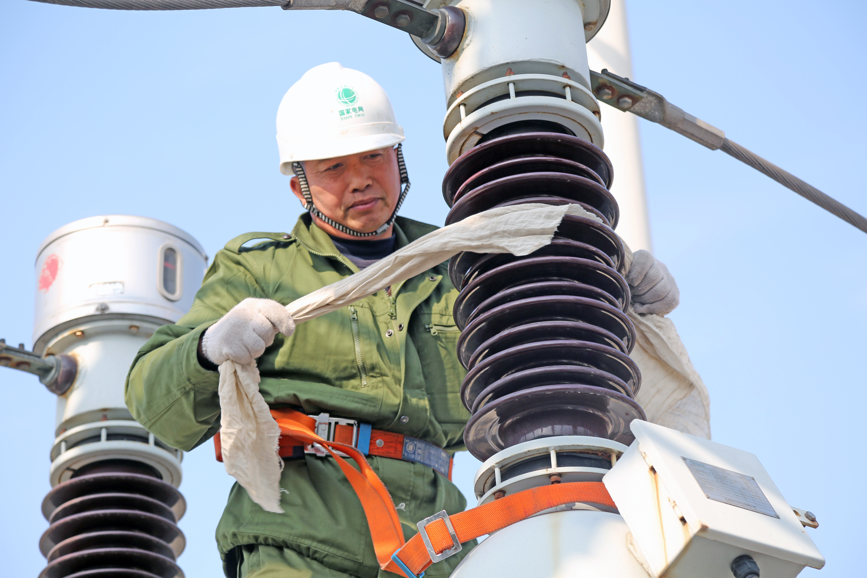 東臺(tái)供電檢修變電設(shè)備保證安全運(yùn)行