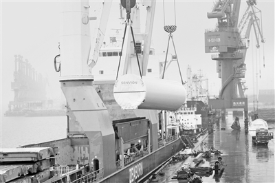 連云港市經(jīng)濟(jì)技術(shù)開(kāi)發(fā)區(qū)風(fēng)電產(chǎn)業(yè)已形成了風(fēng)電主機(jī)、葉片、塔架等較為完整的產(chǎn)業(yè)鏈