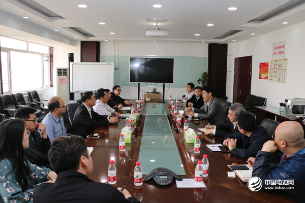 中國鋰電新能源產(chǎn)業(yè)鏈調(diào)研團一行與金牛電源相關(guān)領(lǐng)導(dǎo)交流、座談