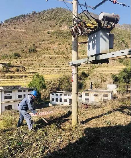 聽說(shuō)最近輸電線路和鐵塔“火”啦！