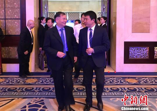 首屆中國新能源動(dòng)力電池暨儲(chǔ)能產(chǎn)業(yè)大會(huì)在泰州舉行