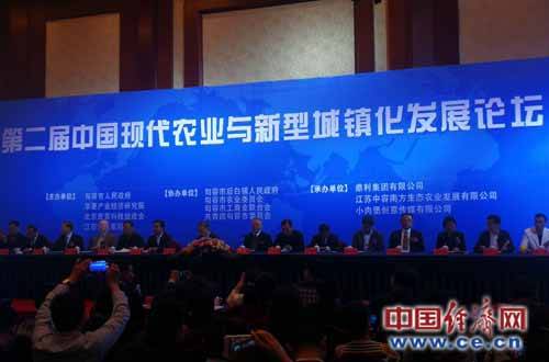 聚焦鄉(xiāng)村振興戰(zhàn)略 以互聯(lián)網(wǎng)+農(nóng)業(yè)推進農(nóng)業(yè)現(xiàn)代化和新型城鎮(zhèn)化建設(shè)