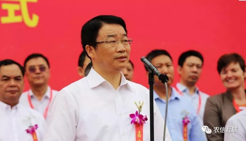 當(dāng)前，互聯(lián)網(wǎng)技術(shù)正在加速向農(nóng)業(yè)農(nóng)村延伸和滲透，在農(nóng)業(yè)技術(shù)推廣、市場(chǎng)信息服務(wù)、農(nóng)業(yè)農(nóng)村電子商務(wù)、精準(zhǔn)脫貧等方面已經(jīng)取得了顯