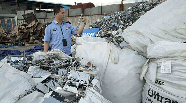 海關(guān)最大規(guī)模打擊“洋垃圾”，17地同時(shí)收網(wǎng)打掉團(tuán)伙39個(gè)