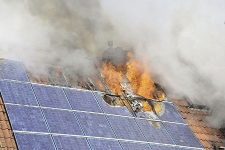 夏天到了 火災(zāi)事故頻發(fā) 光伏電站如何防火？