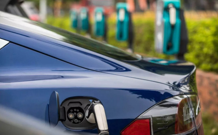 關(guān)稅下調(diào)公告不到 3 小時，特斯拉全線調(diào)價更新完畢