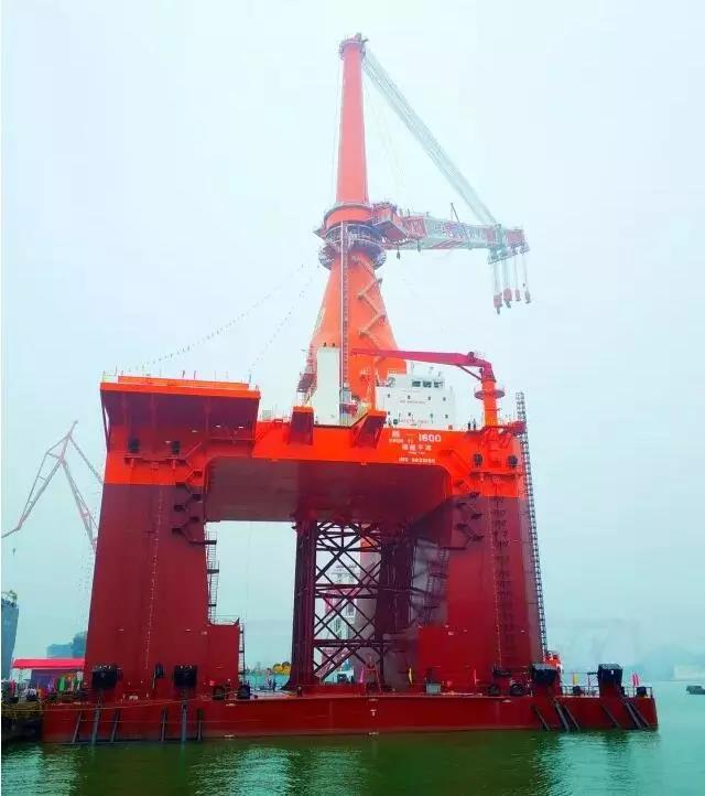 可抗16級(jí)臺(tái)風(fēng)、服務(wù)10MW海上風(fēng)機(jī)！全球首制深潛坐底多功能風(fēng)電工程船交付