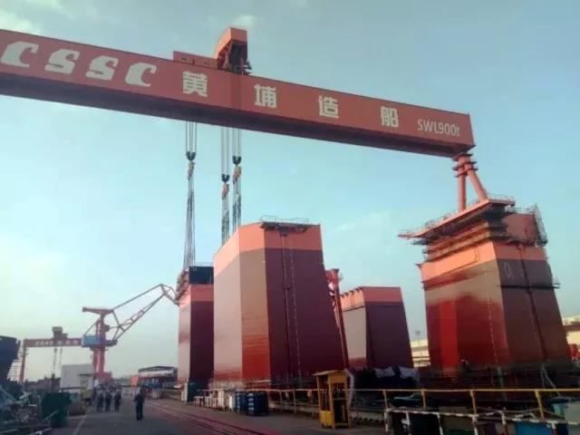 可抗16級(jí)臺(tái)風(fēng)、服務(wù)10MW海上風(fēng)機(jī)！全球首制深潛坐底多功能風(fēng)電工程船交付