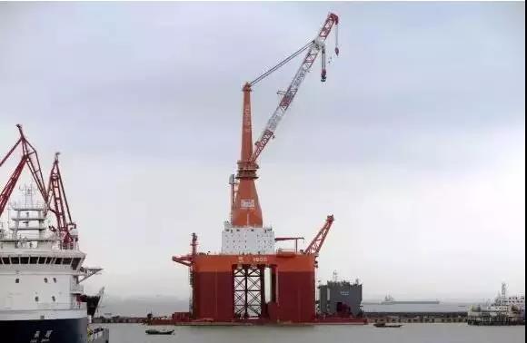 可抗16級(jí)臺(tái)風(fēng)、服務(wù)10MW海上風(fēng)機(jī)！全球首制深潛坐底多功能風(fēng)電工程船交付