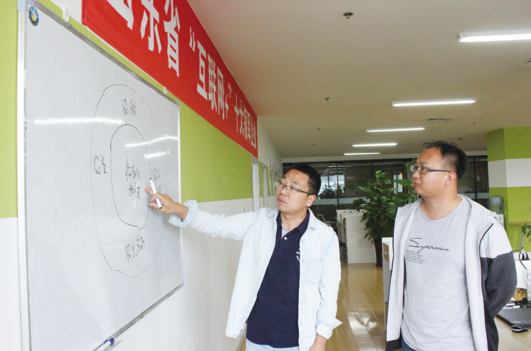 聚焦“互聯(lián)網(wǎng)+農(nóng)業(yè)”，80后小伙打造“種地?！逼脚_(tái)