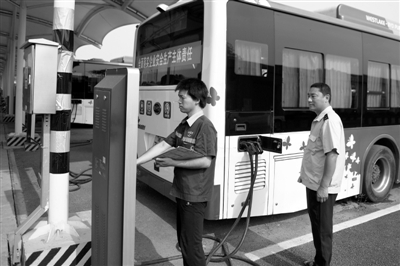 杭州公交電車(chē)：零排放 零污染
