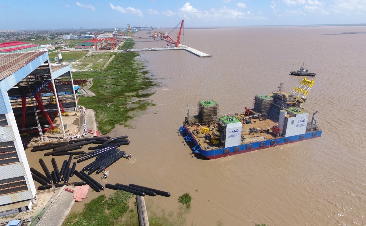 “華電穩(wěn)強”自升式海上風電作業(yè)平臺成功下水