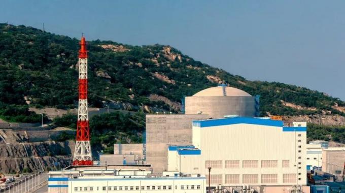 2018年9月2日11時59分，在換料機控制室操作員的遠程控制下，田灣核電4號機組第163組燃料組件緩緩裝入堆芯，標志著4號機組首次裝料作業(yè)完成，為按計劃開展4號機組后續(xù)調試和投產任務奠定了基礎。