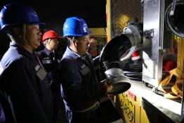 廣東電網(wǎng)用電力應(yīng)急排澇車搶險(xiǎn)救災(zāi) 