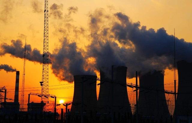 我國的火電廠燃燒一噸的煤礦，能產(chǎn)生多少電量？